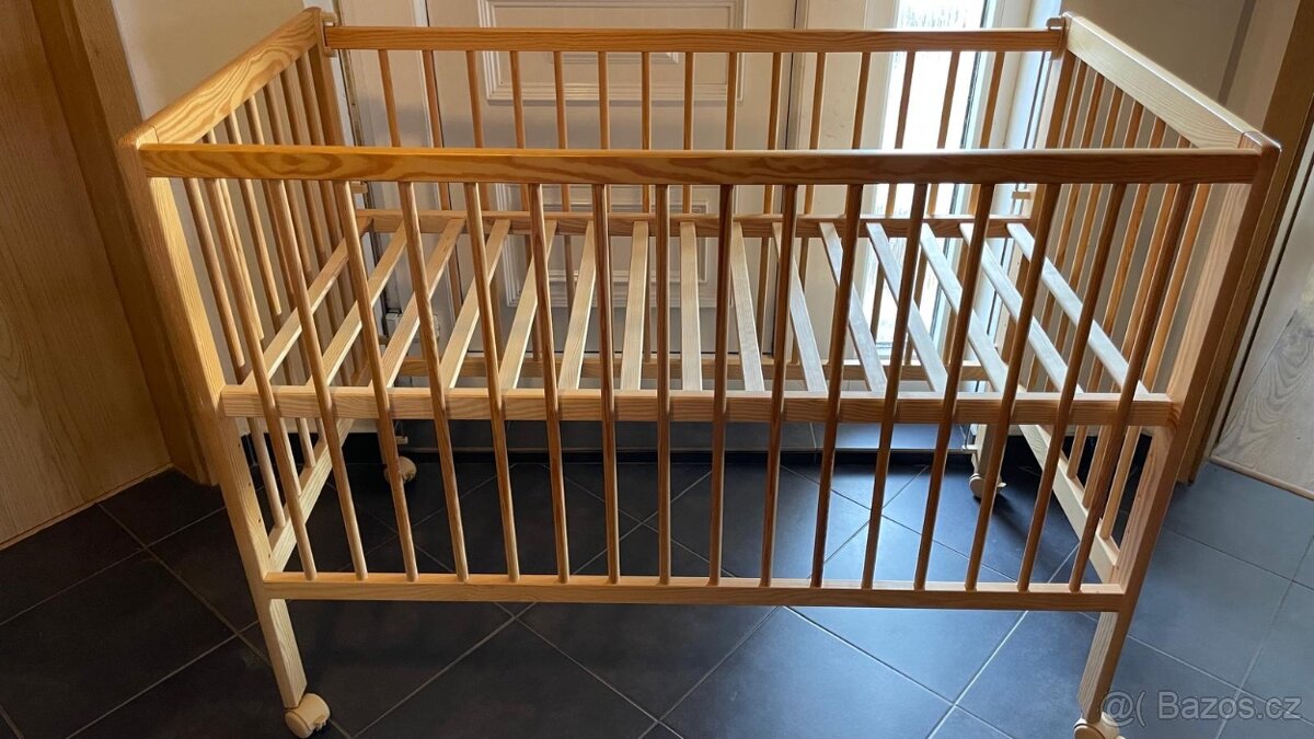 Dřevěná dětská postýlka české značky - 8