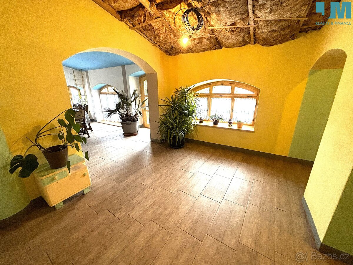 Prodej rodinného domu 250 m², Hevlín, ev.č. 01915 - 8