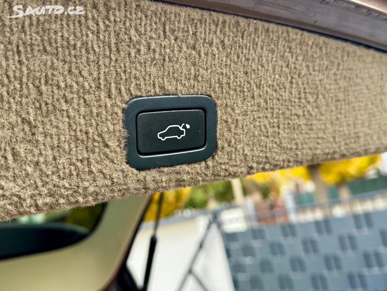 Volvo XC60, 2.4D5,MOMENTUM,2.MAJ,SERVIS.KN - 8