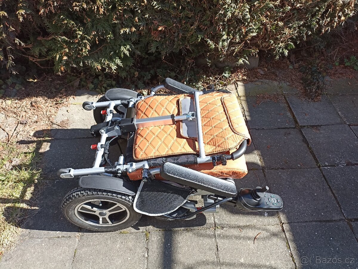 Prodám skládací elektrický invalidní vozík - 8