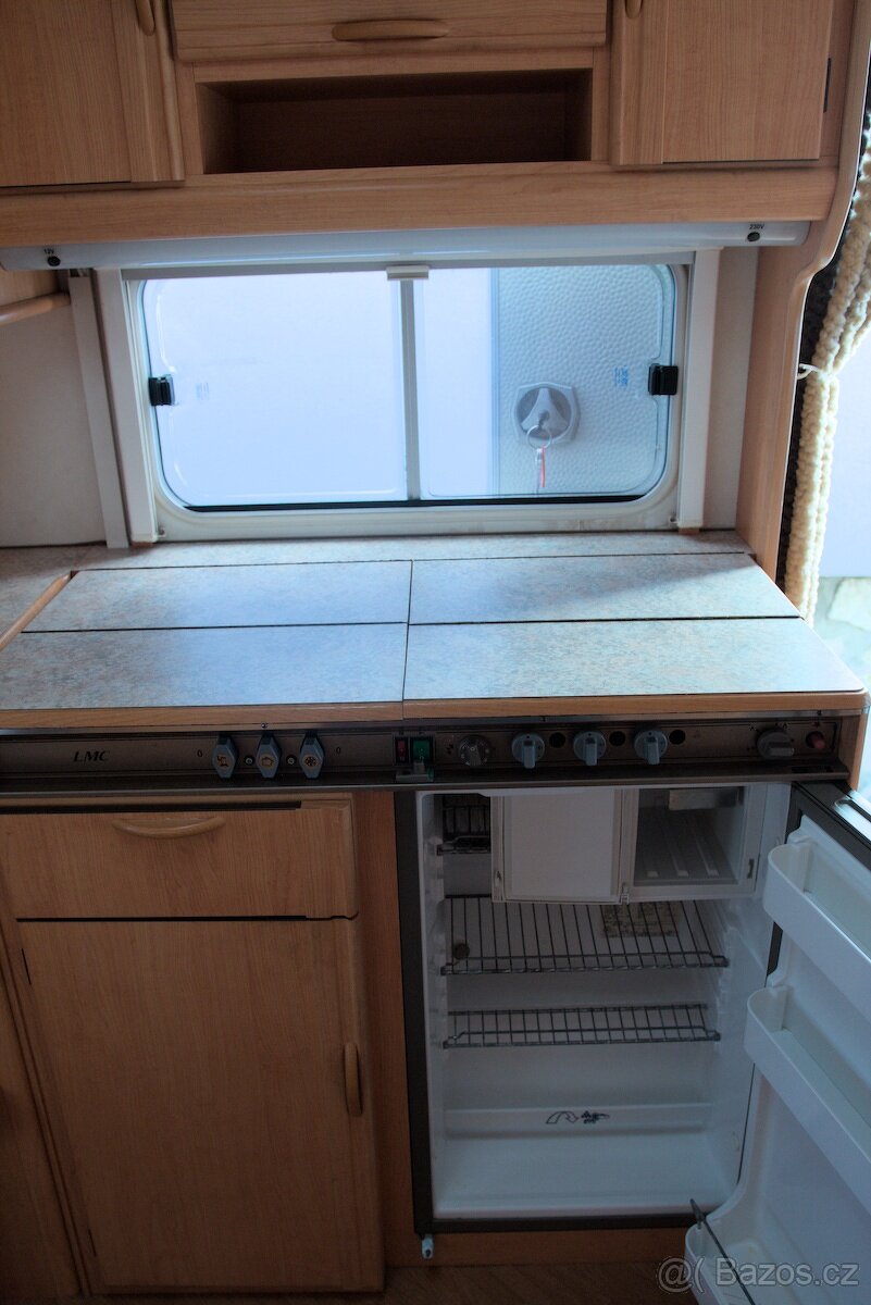 karavan obytný přívěs LMC LUXUS FAVORIT - 8