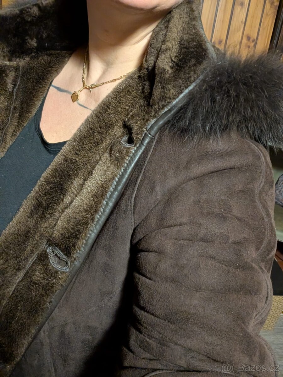 Elegantní kožich s odepínací kapucí - 8