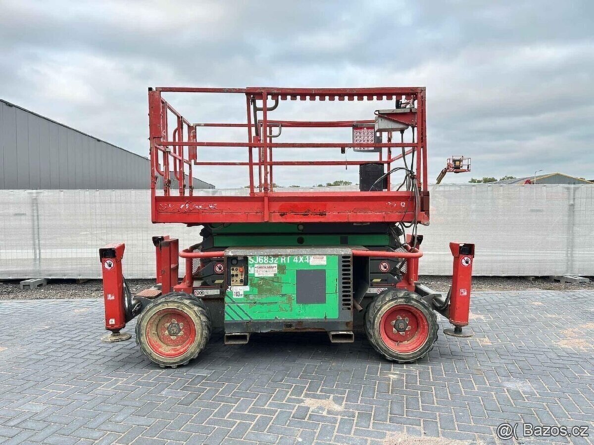 TERÉNNÍ NŮŽKOVÁ PLOŠINA SKYJACK SJ 6832 RT - 8