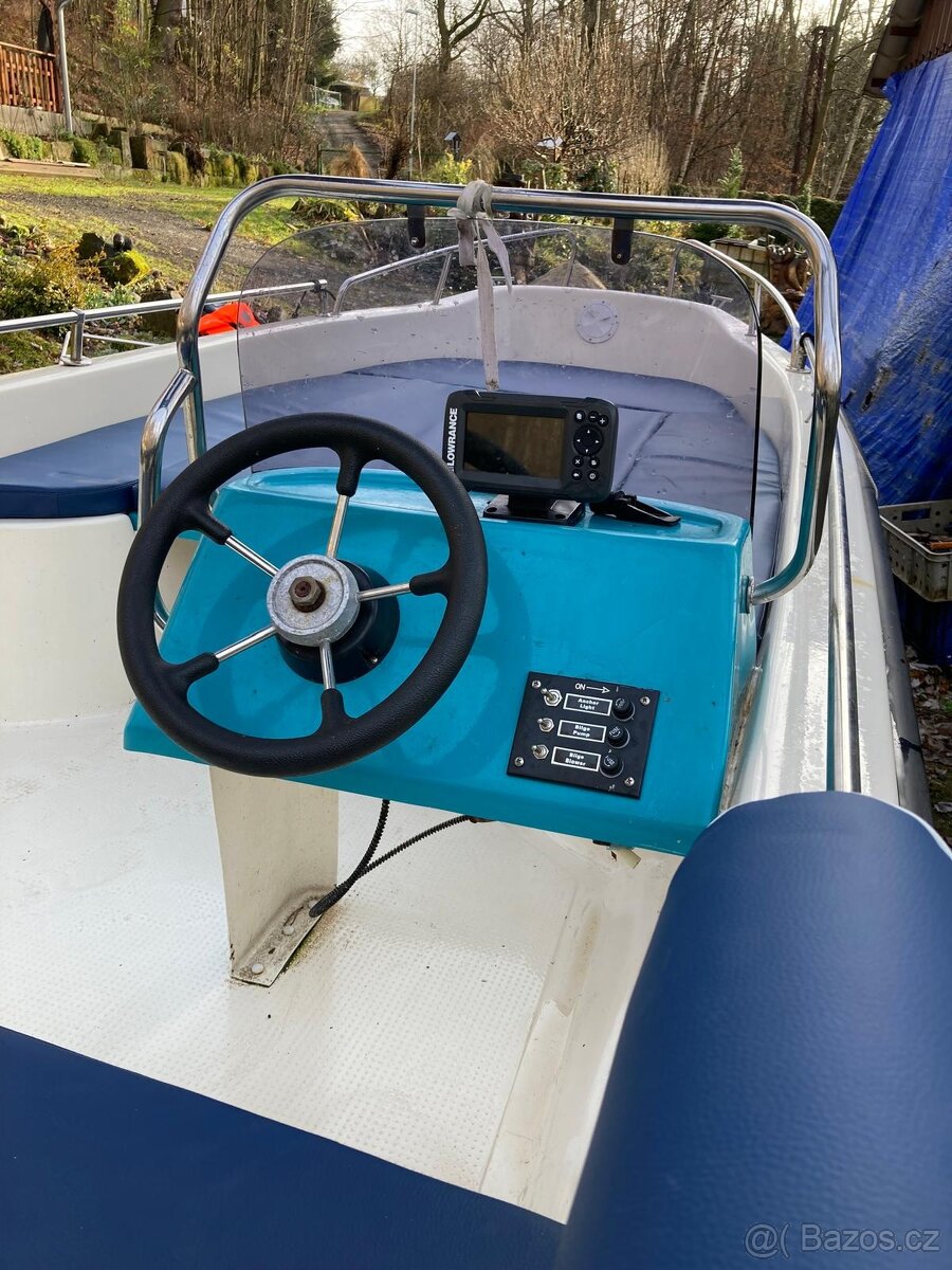 Motorová loď - 8