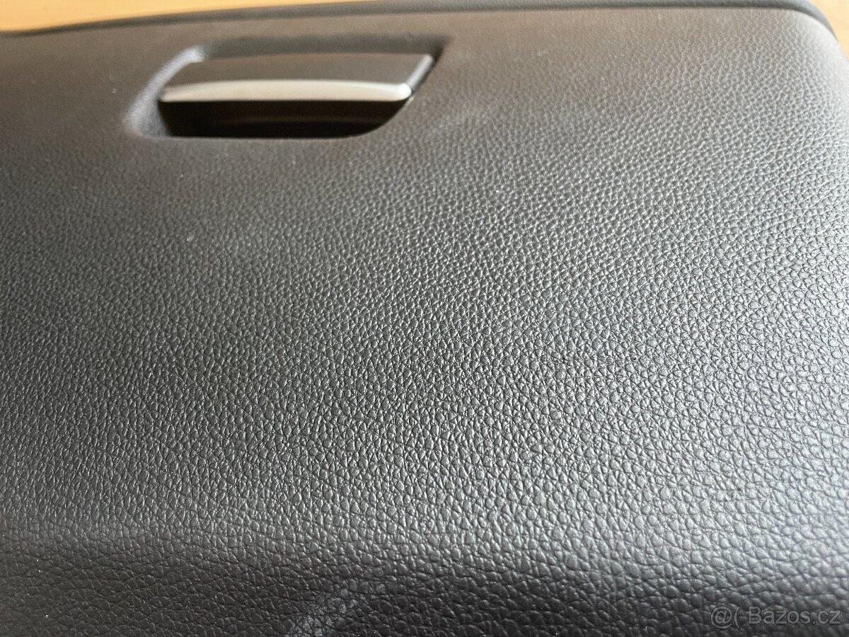 Kastlík u spolujezdce BMW 1 (e87) - 8