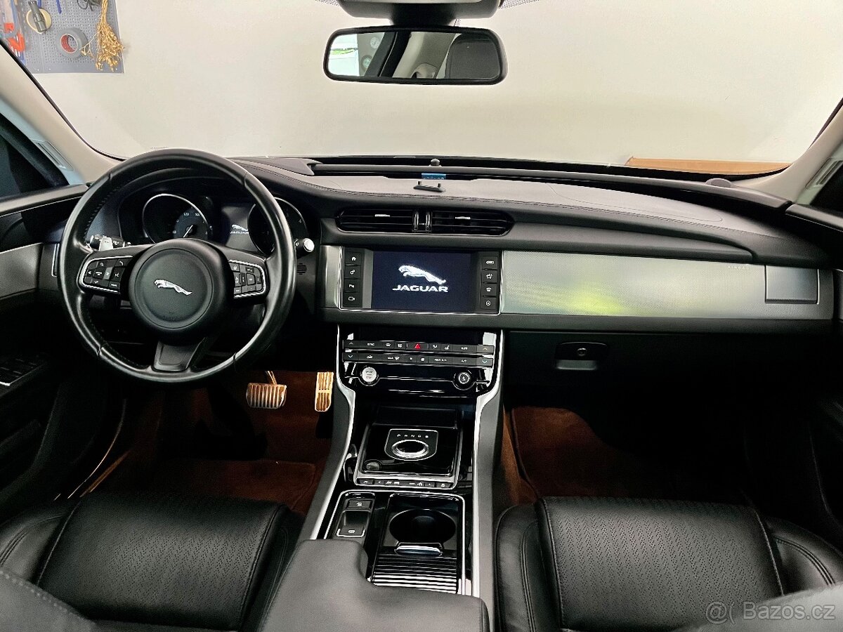 Jaguar XF - 8