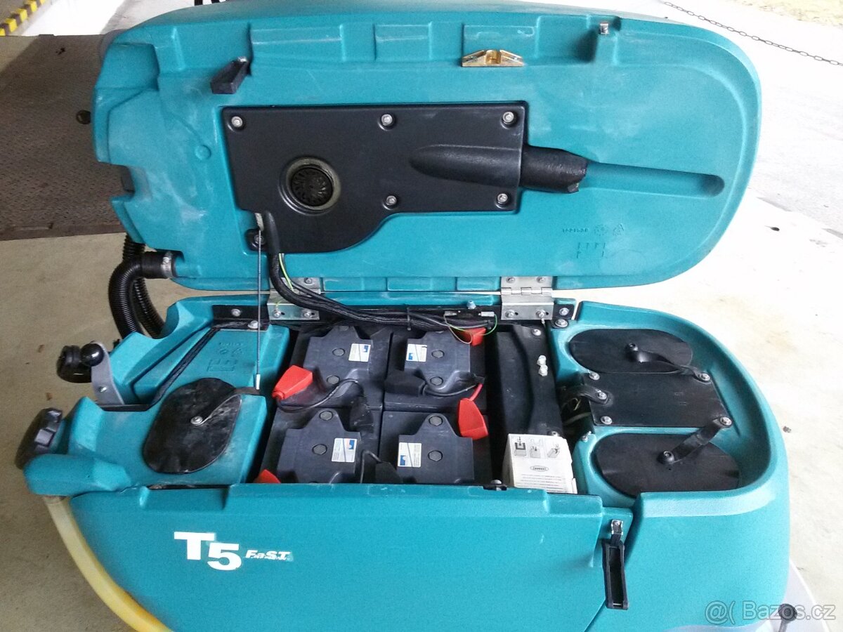 Podlahový mycí stroj Tennant T5 Disk 80 s vlastním pojezdem - 8