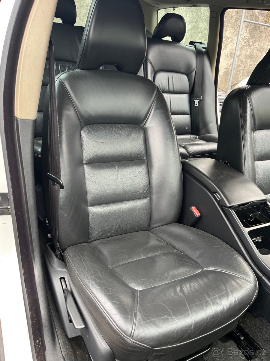 Volvo V70 III 2.4 D5 - náhradní díly - 8