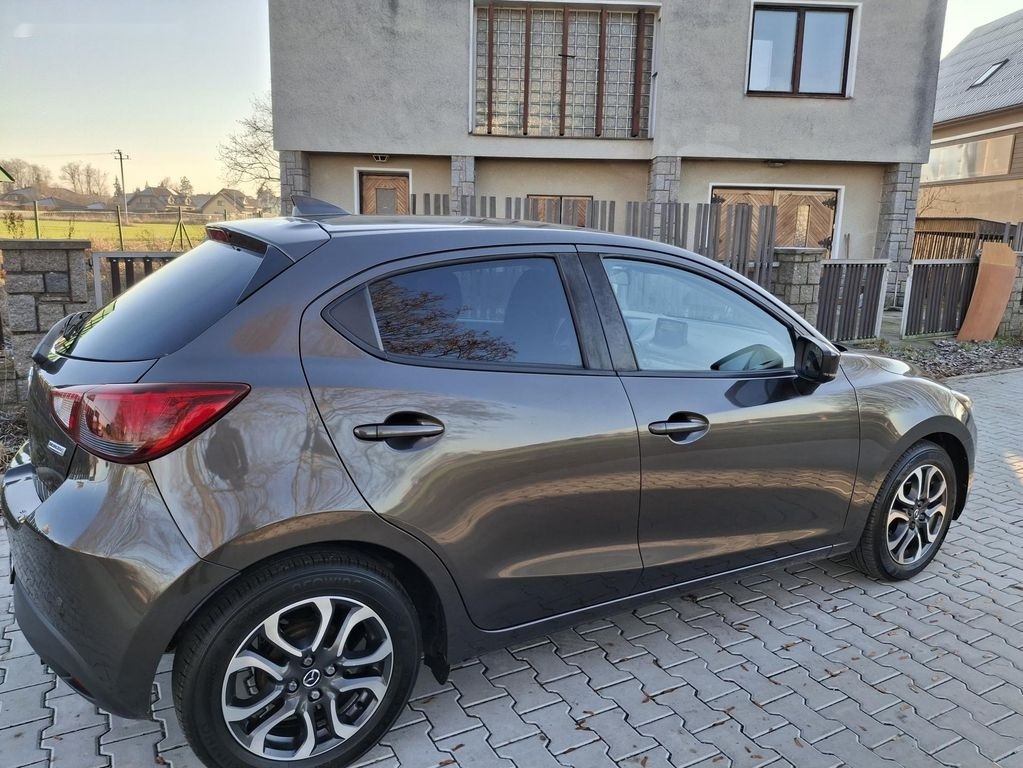 Mazda 2,1.5 benzin 66 kw max. výbava - 8