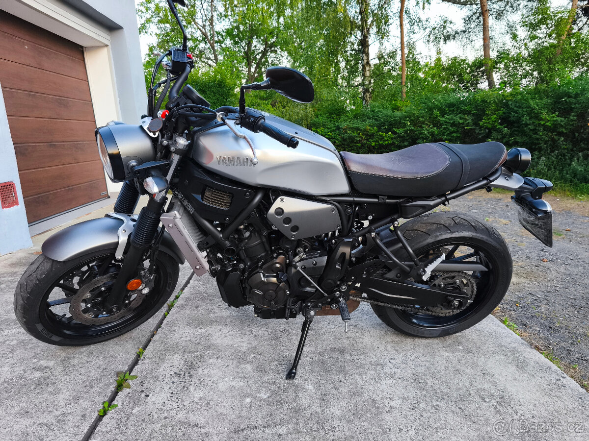 YAMAHA XSR 700 - 8
