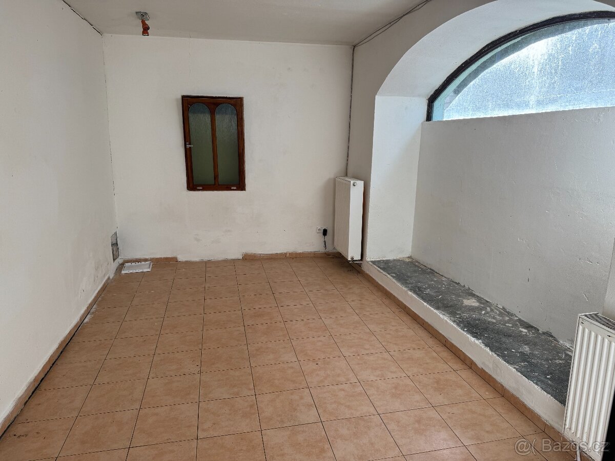 bývalá součást hradu - dům - 8