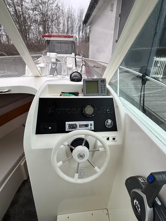 Merry Fisher 585 - 8