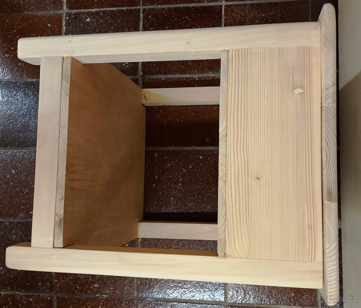 Stolička s úložným prostorem. - 8