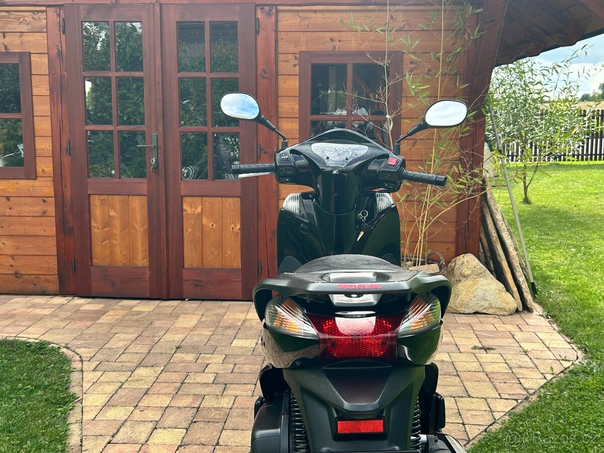 Honda SH 300i ABS - 8