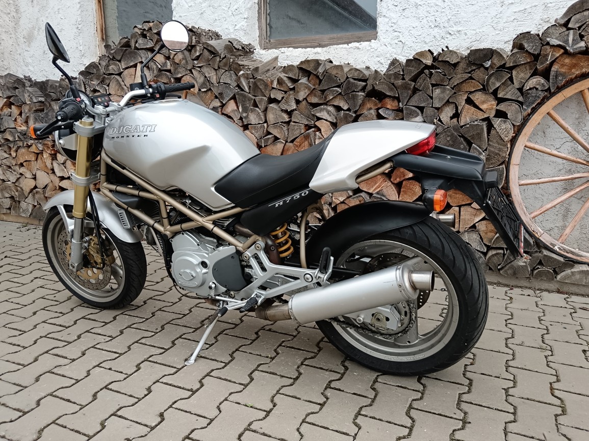 DUCATI MONSTER 750 - 8