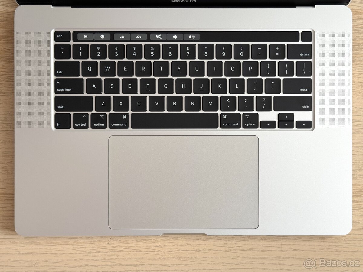 Apple MacBook Pro 16" - i9 2,4GHz, 32GB - 100% JAKO NOVÝ - 8