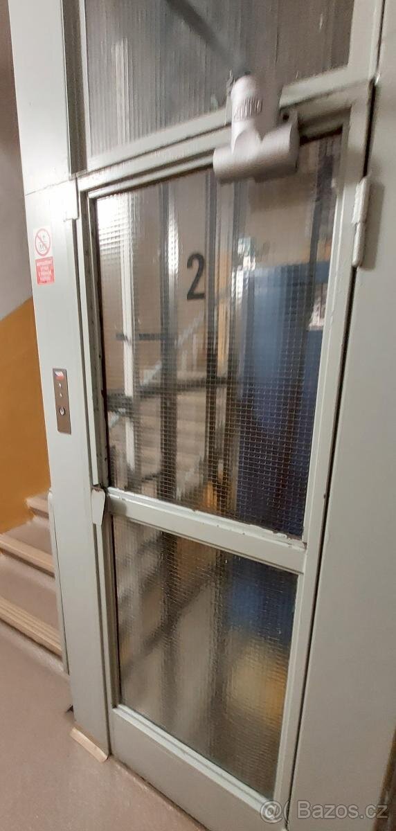 Pronájem bytu 1+1 v ulici Sídliště u Nového nádraží 708 v Bí - 8