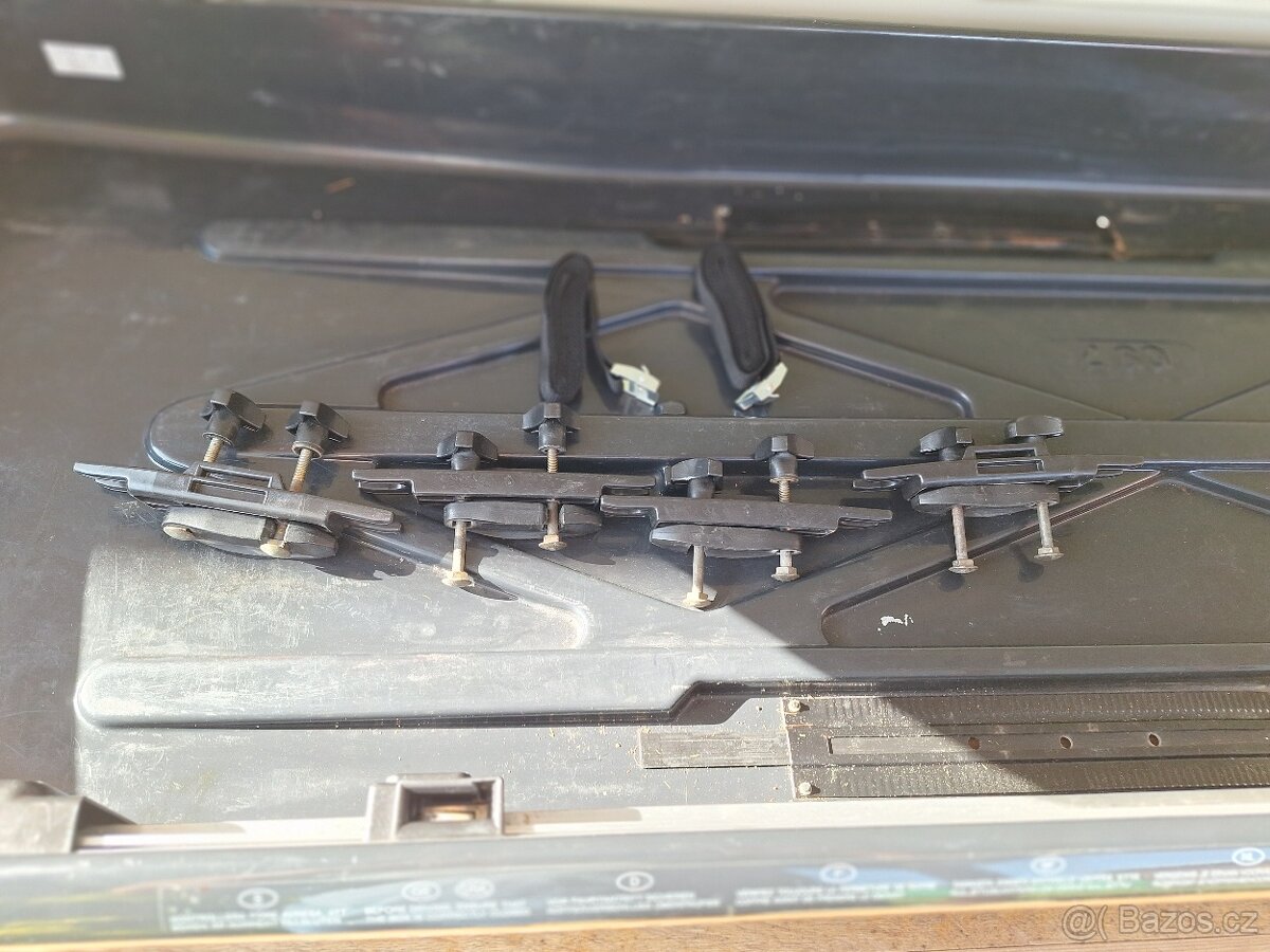 Střešní box THULE, 320 l - 8