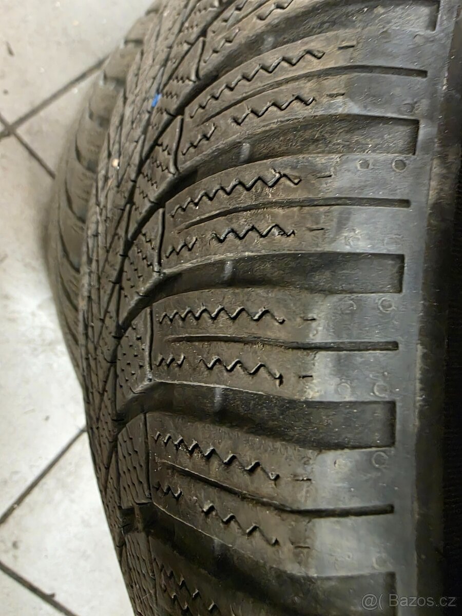 245/45R18 - 8