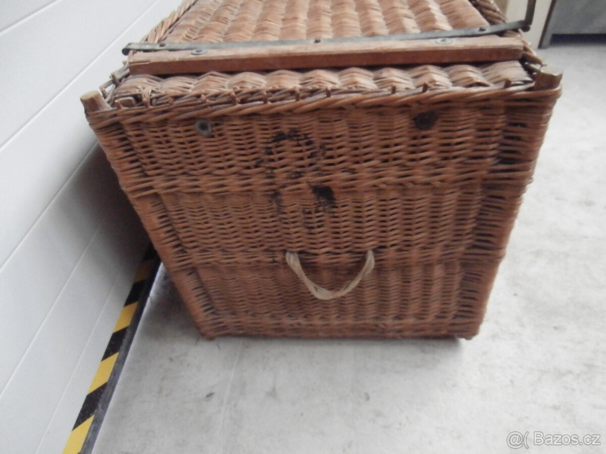 Proutěný kufr starý za 500 kč - 8