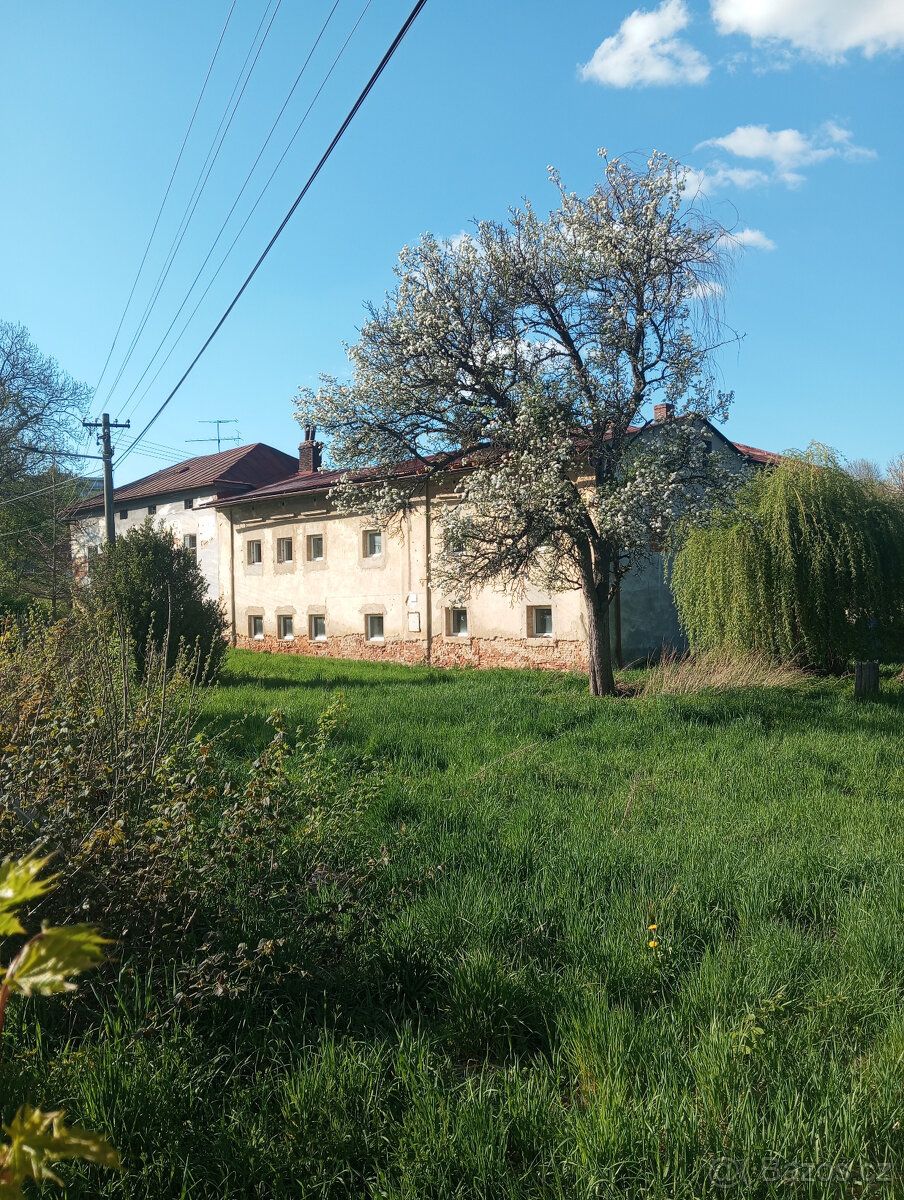 Prodej dvou rodinných domů s velkými stavebními pozemky - 8