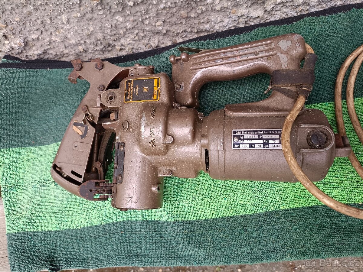 Starý šicí stroj - 8