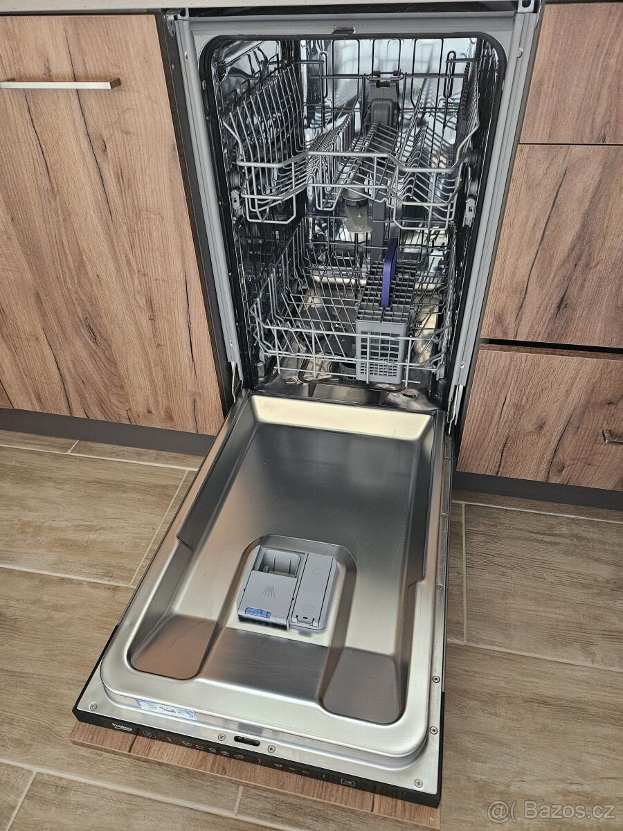 Vestavná myčka Beko 45 cm - 8