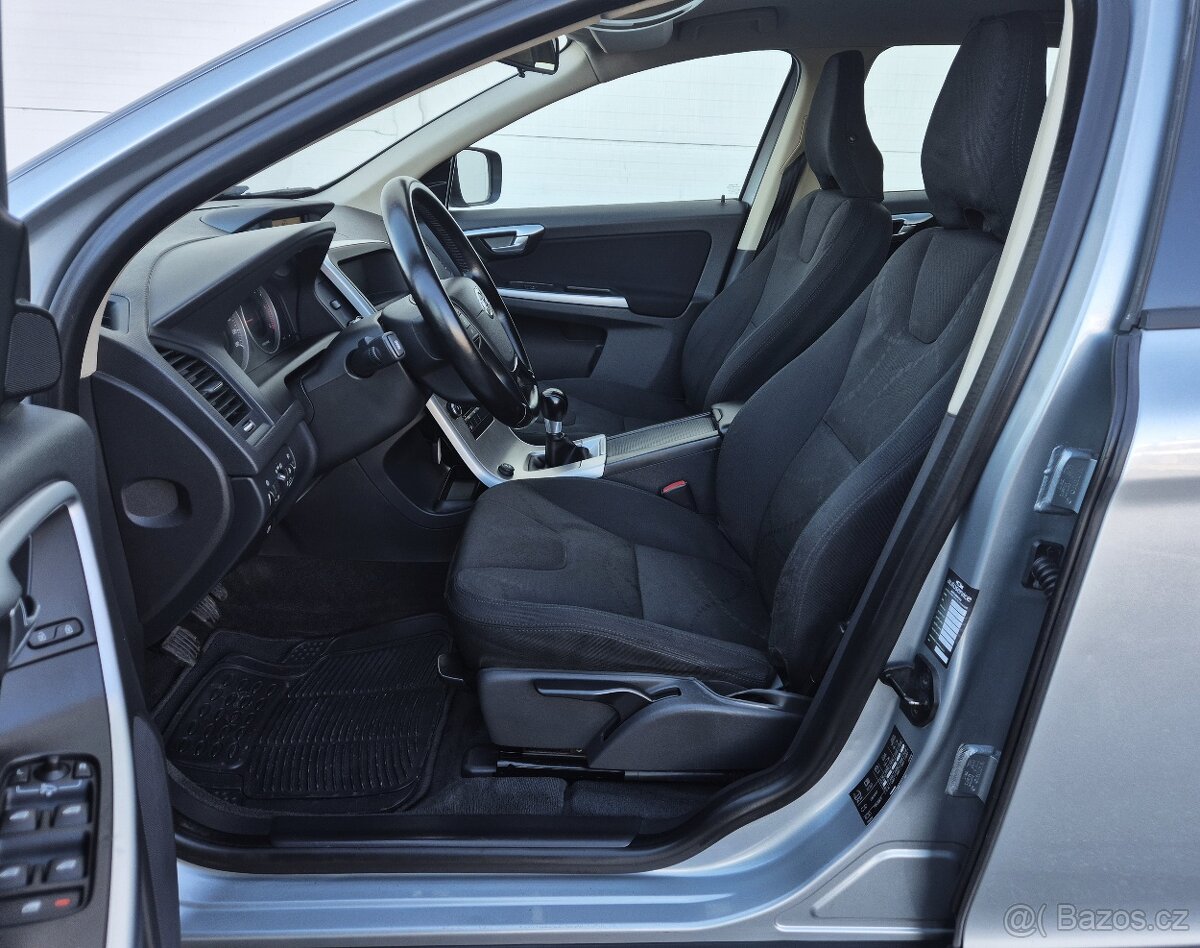 VOLVO XC60 2.4D 5 VÁLEC 4x4 MANUAL 1 MAJITELKA PARK SENZORY - 8