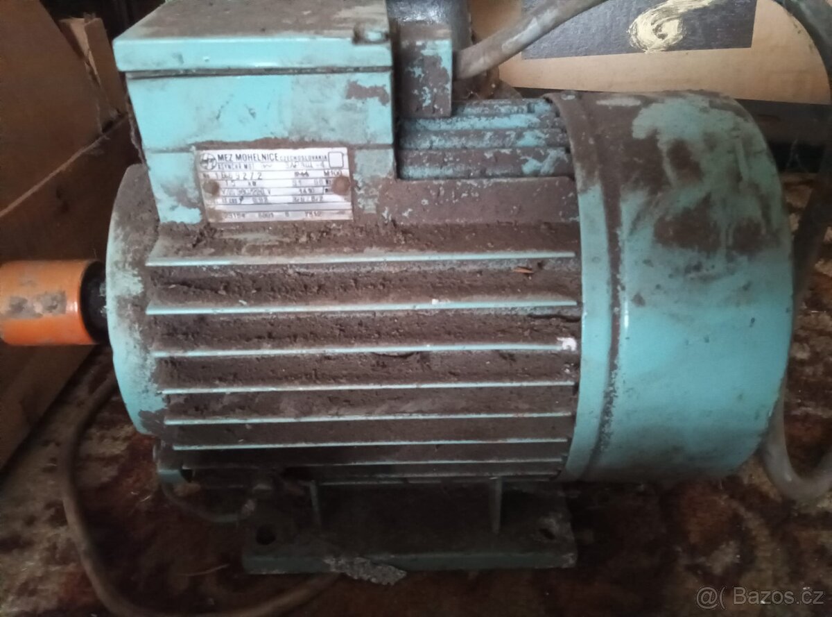 Staré motory, čerpadla, svěrák - 8