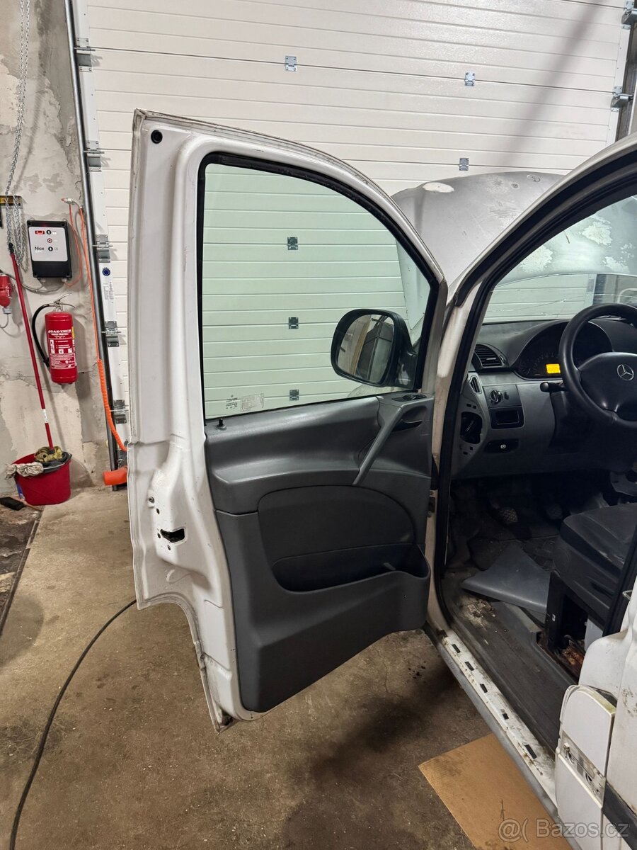 Mercedes-Benz Vito W639: bedna - 8