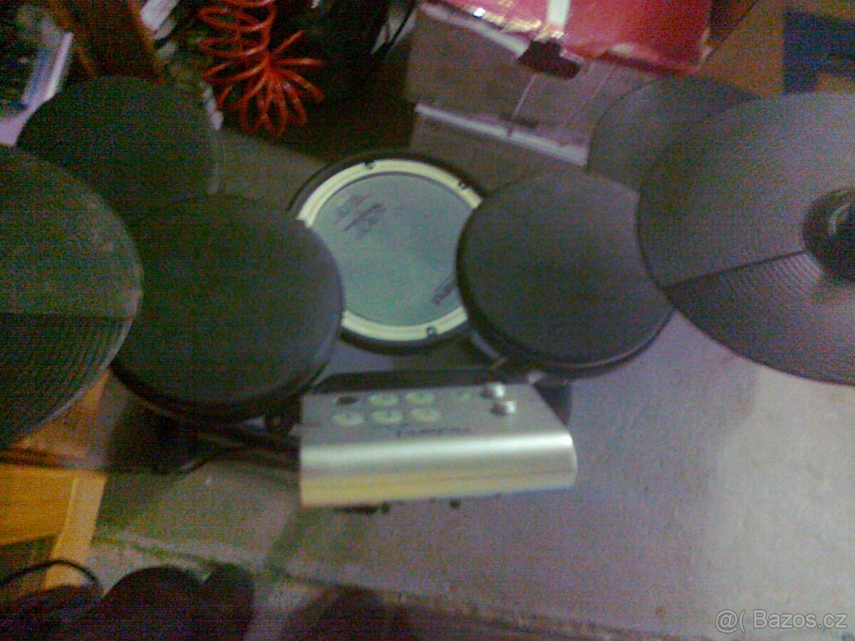 elektronická bicí souprava Roland - 8