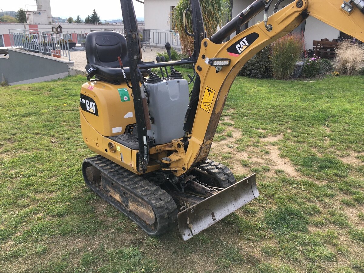 Minibagr CAT 300-9D - 8