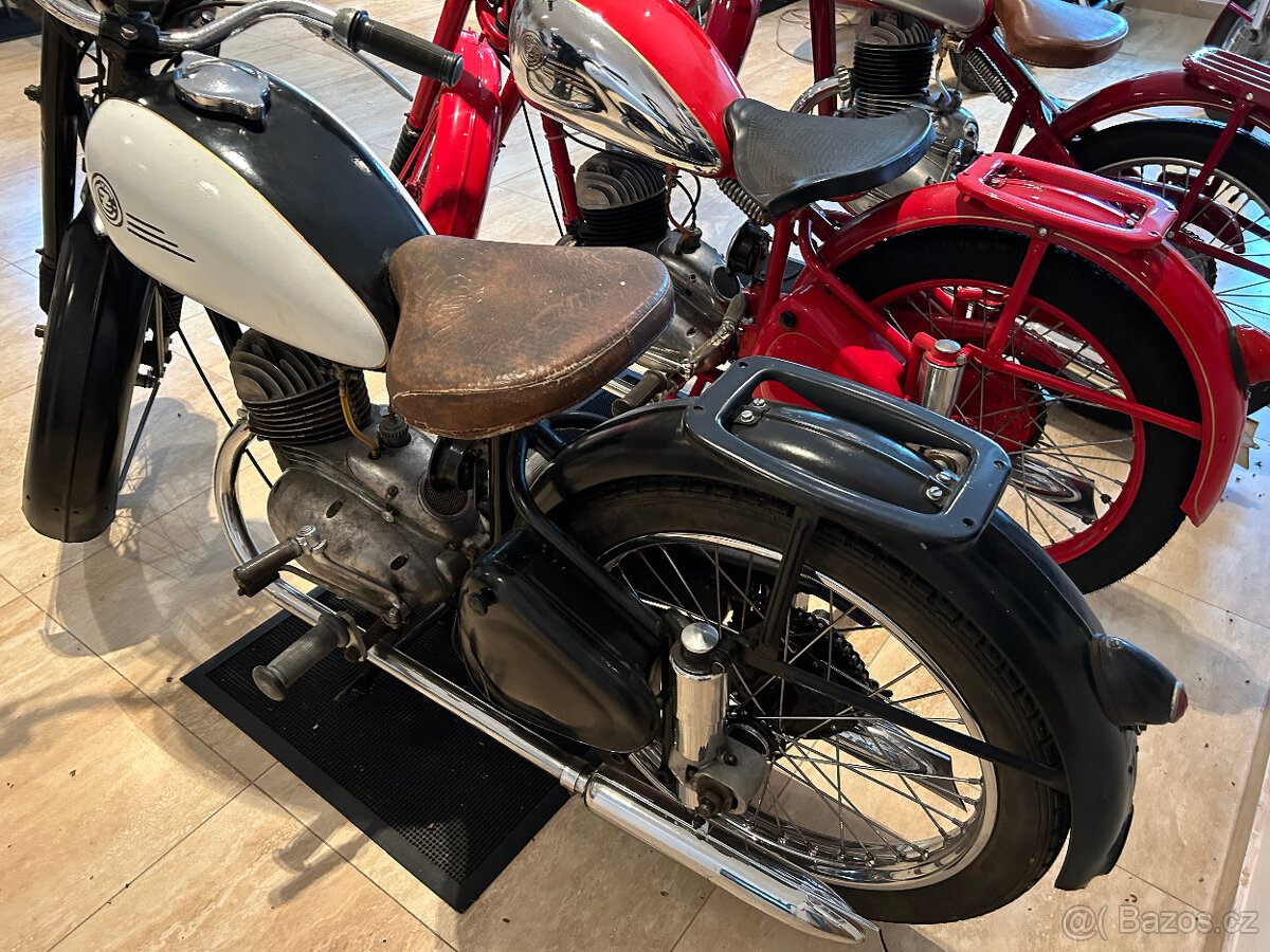 Jawa 250 " pérák " Fr. Janeček + 1 x ČZ 150 C - 8