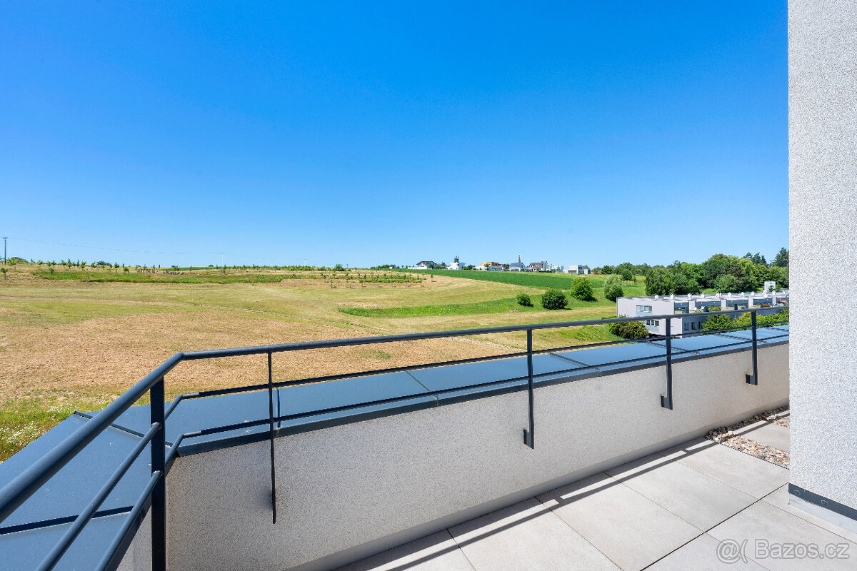 Litomyšl nový střešní byt 3kk, velká terasa, dvě garáž.stání - 8