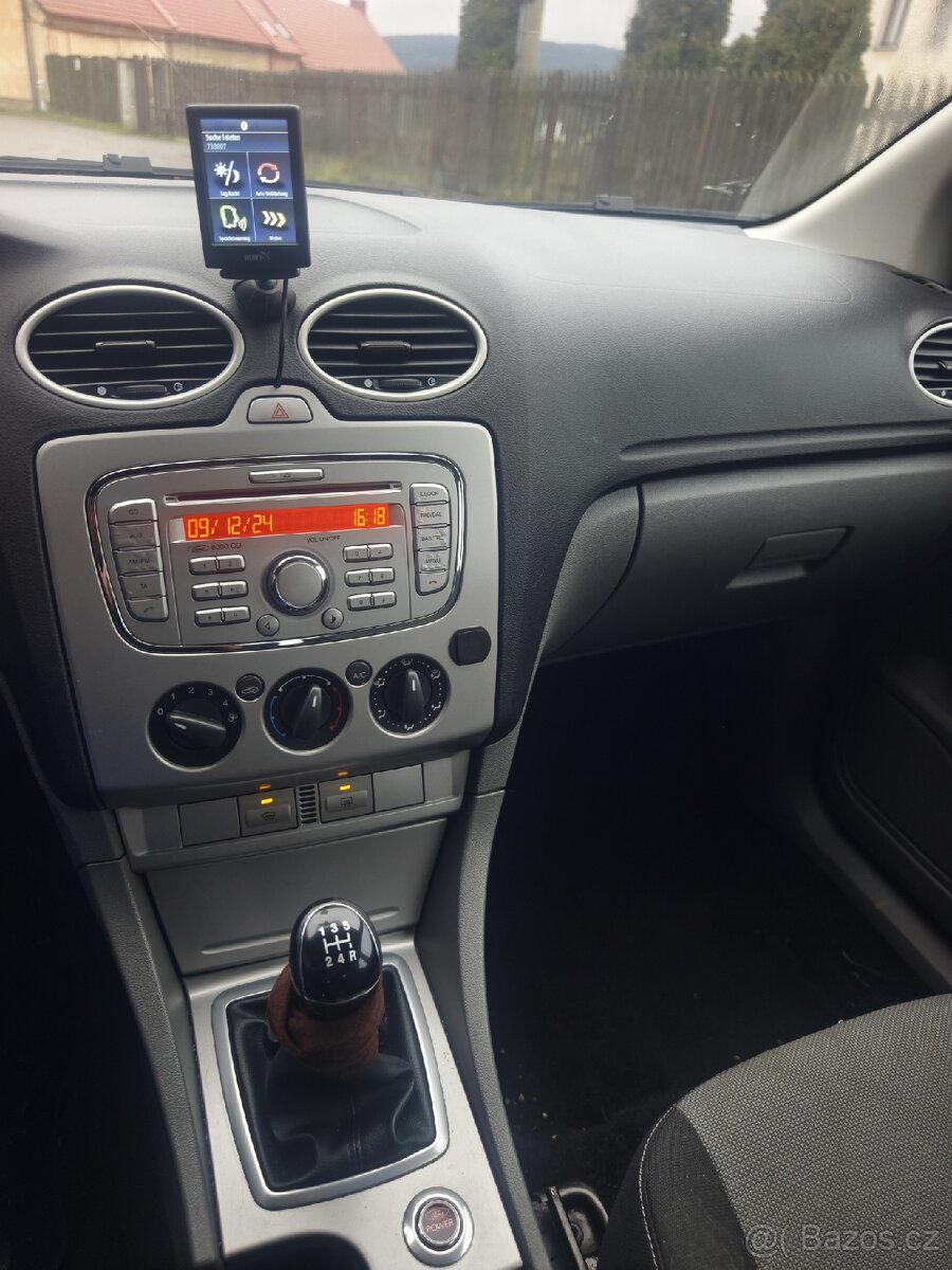 Ford Focus 1,6 - 8