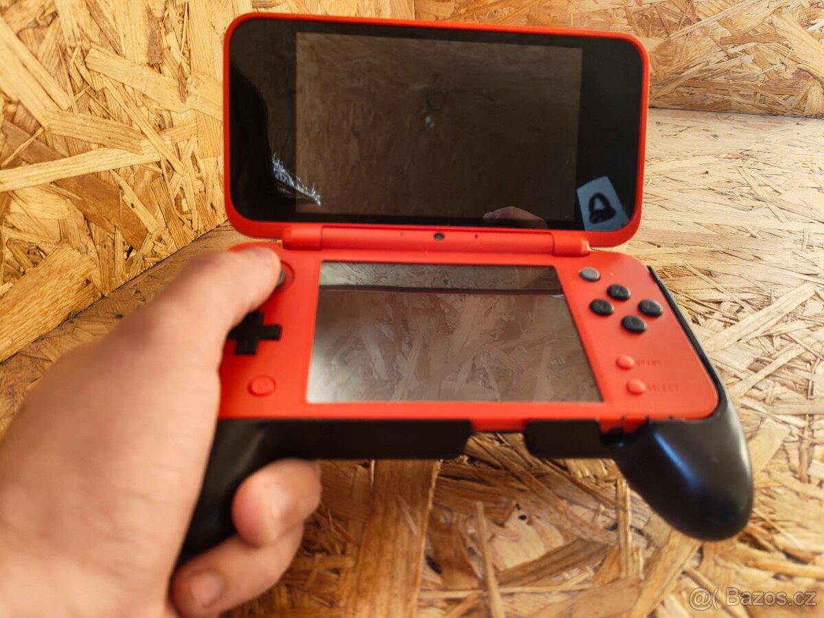 New Nintendo 2DS XL - Pokéball Edition - 8