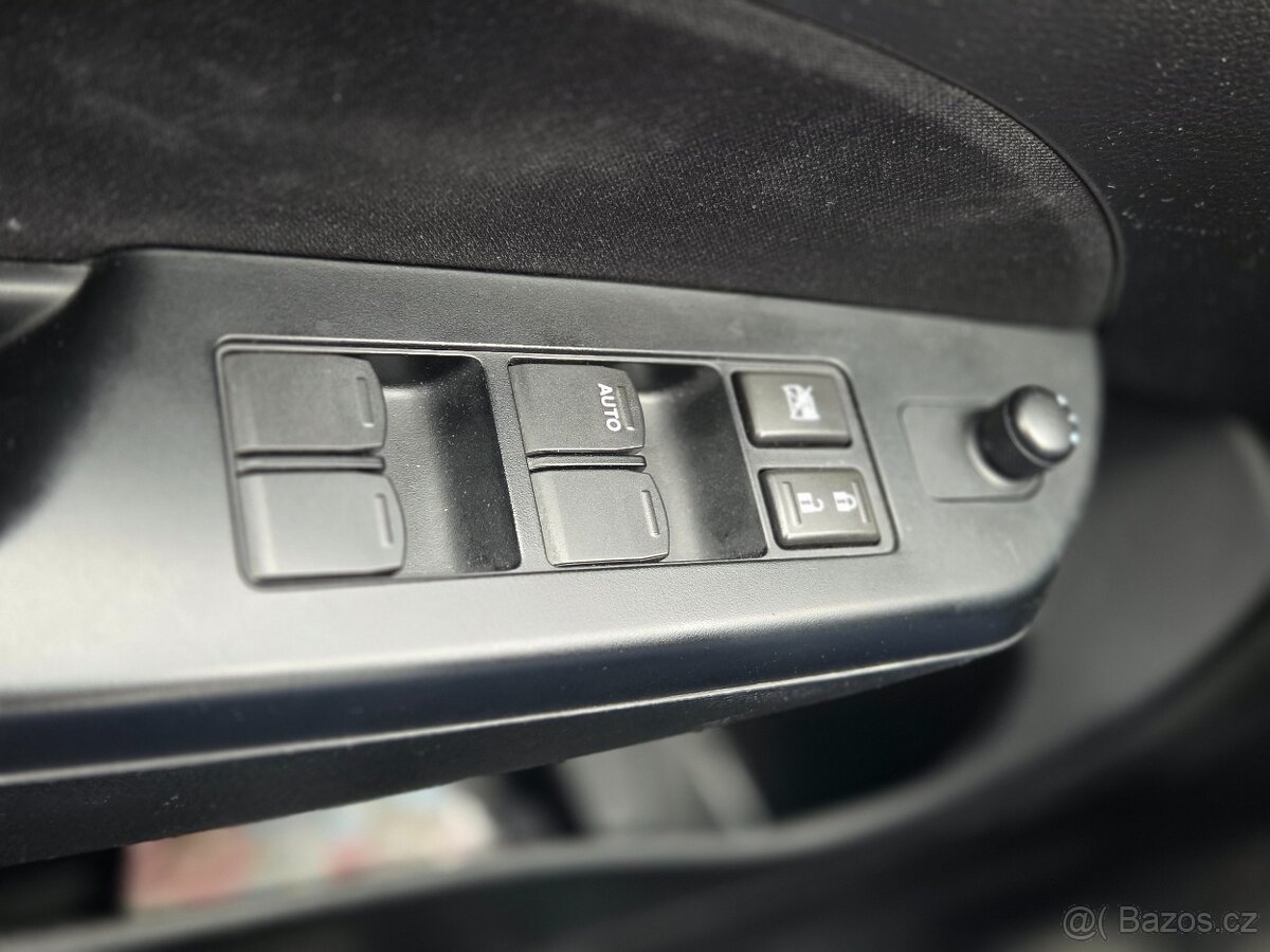 SUZUKI SWIFT 1,2 2015 - 8