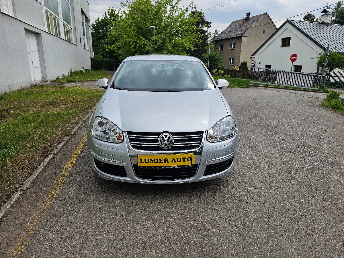 Volkswagen Jetta 1.6i - 8