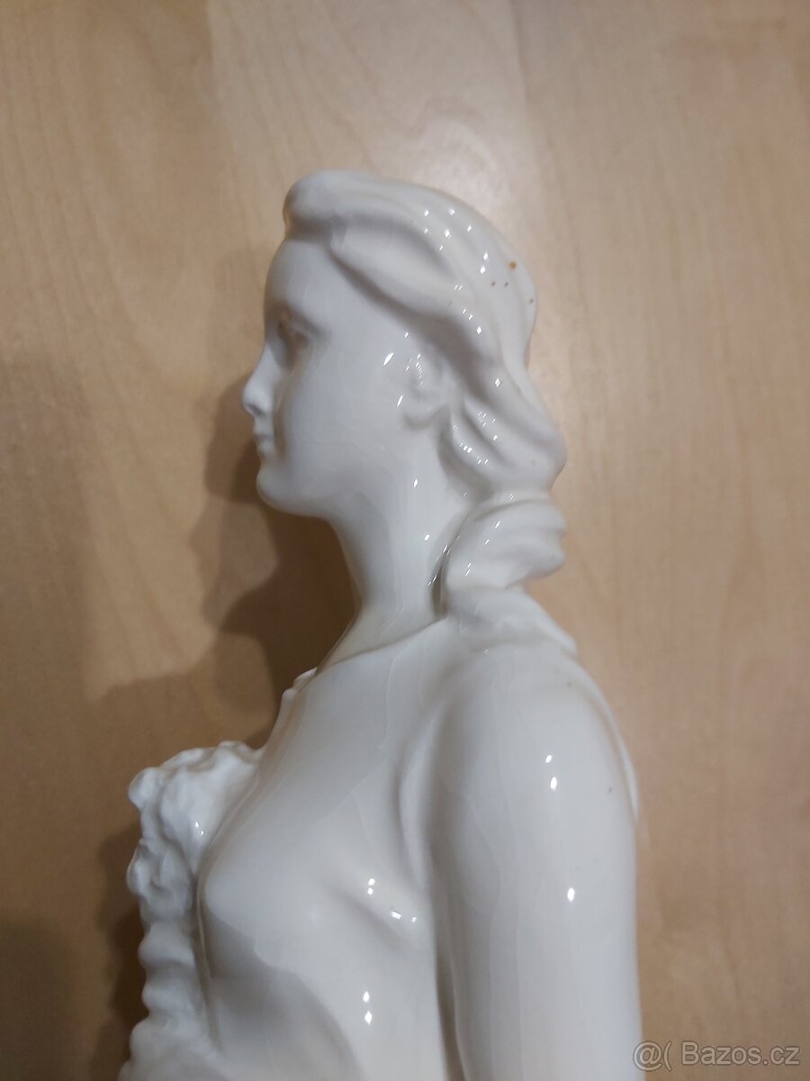 Krásná porcelánová soška dívky s květinami Pexider Letovice - 8