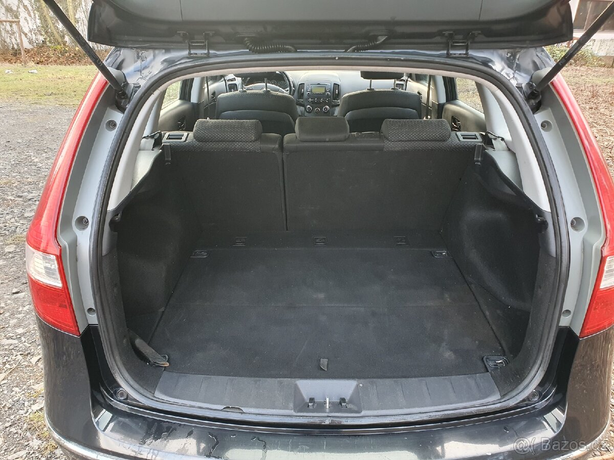 Hyundai I30 CW 1.6crdi COMBI 66KW r.v. 2010 - 8