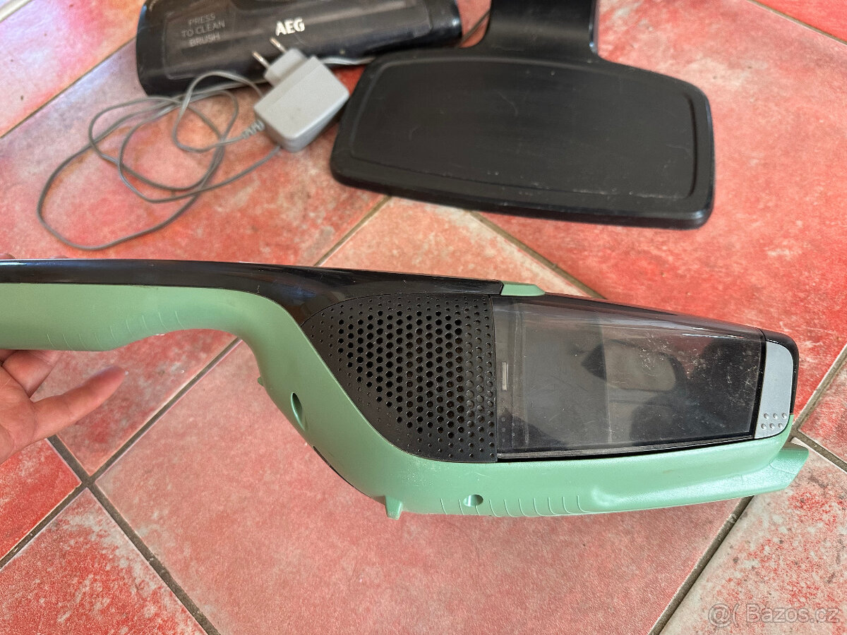 Bezsáčkový vysavač AEG CX7 - 8
