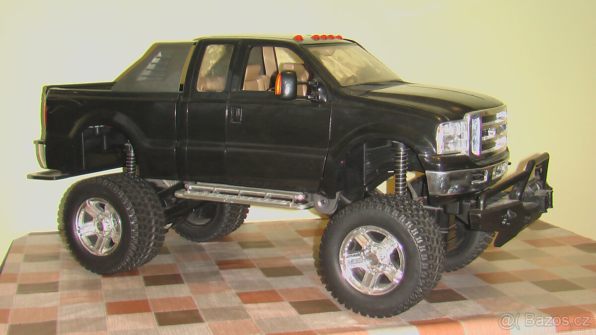 KRÁSNÉ DVĚ AUTA - JEEP a FORD - 8