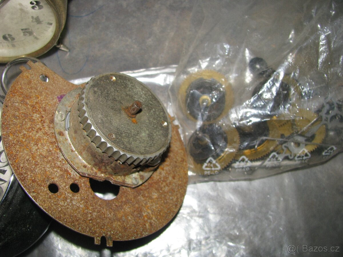 staré hodiny a budíky - 8