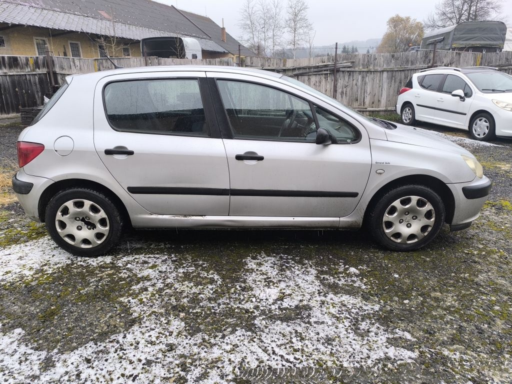 PEUGEOT 307 1,4i - 8