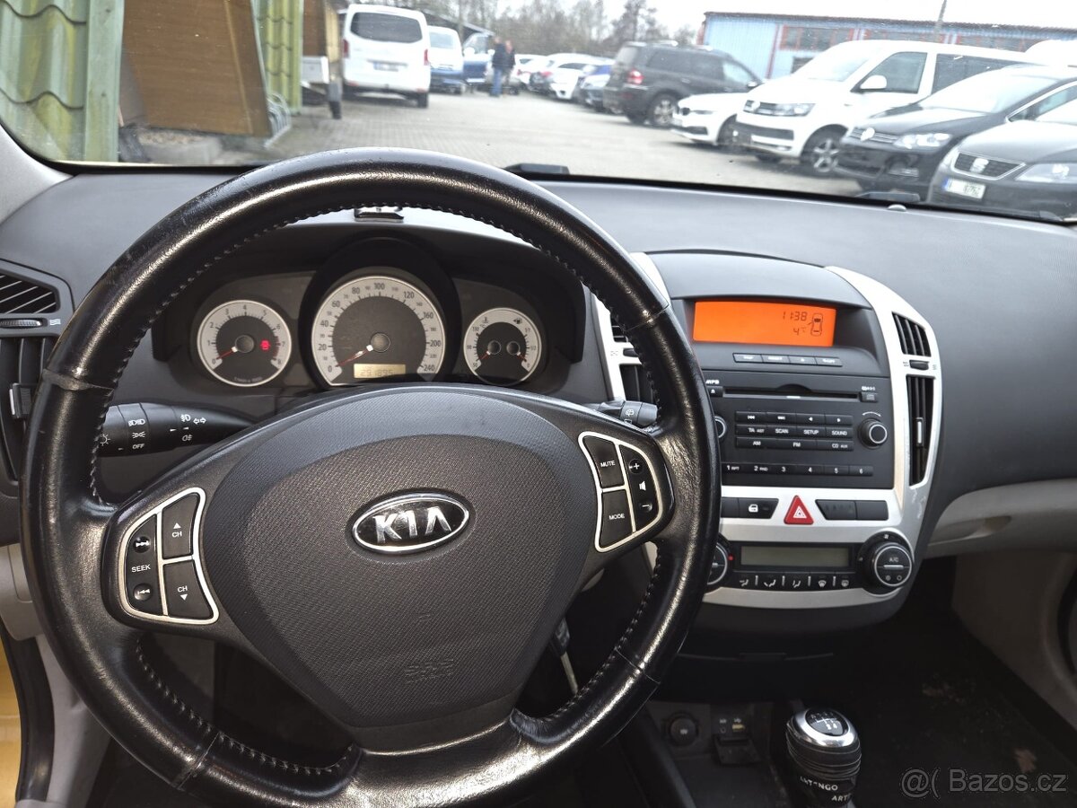 Kia Ceed, 1,6i klimatizace - 8