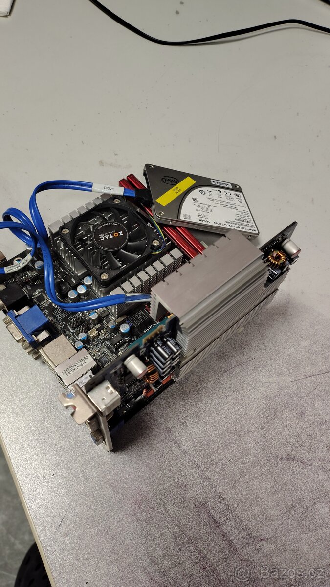 Motheboardy s procesory a pamětmi - 8