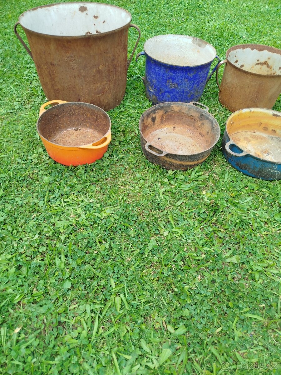 Staré litinové hrnce a pekáče - 8