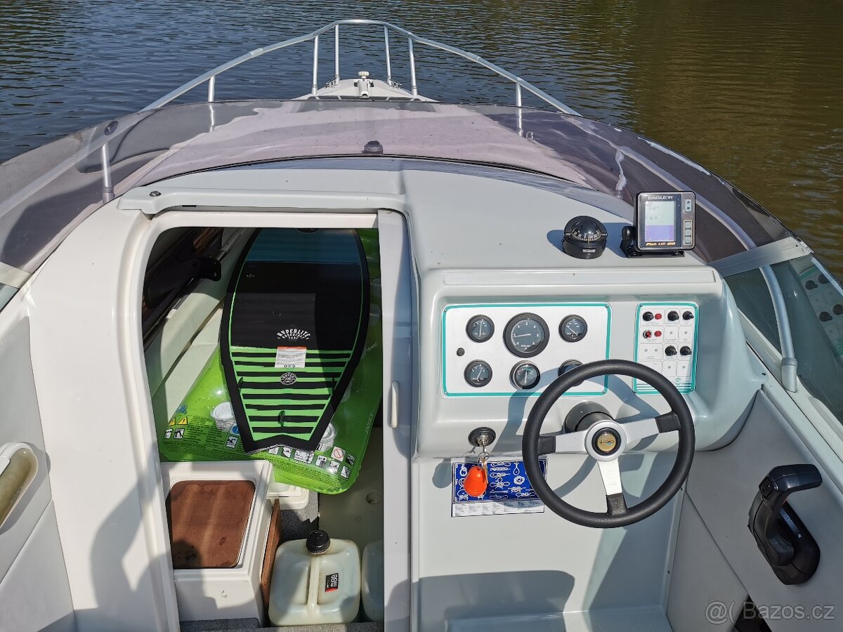 Kajutový motorový člun RIO 550 Cruiser + přepravník v ceně - 8