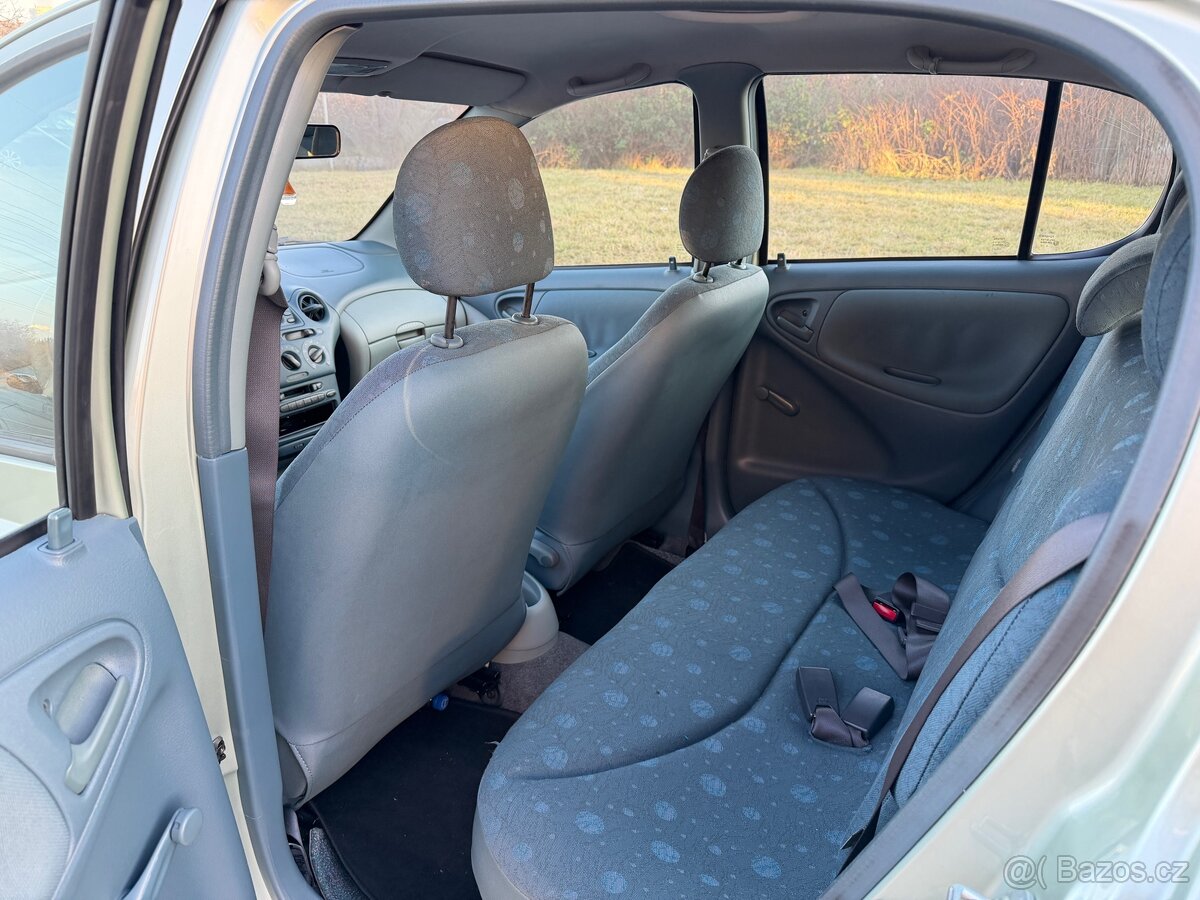 Toyota Yaris 1.0 2002 manual - 8