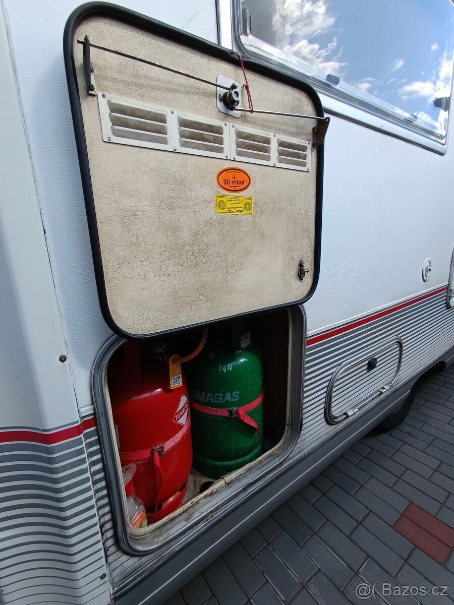 Obytný vůz, Alkovna - 8